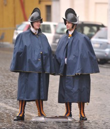 Gwardia Szwajcarska od czasu zakończenia pontyfikatu Benedykta XVI zajmuje się zapewnieniem bezpieczeństwa podczas przygotowań i w trakcie konklawe. Fot. Michał Klag 