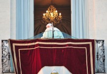 W Castel Gandolfo odchodzący papież pozdrowił wiernych z okna pałacu. Fot. Michał Klag